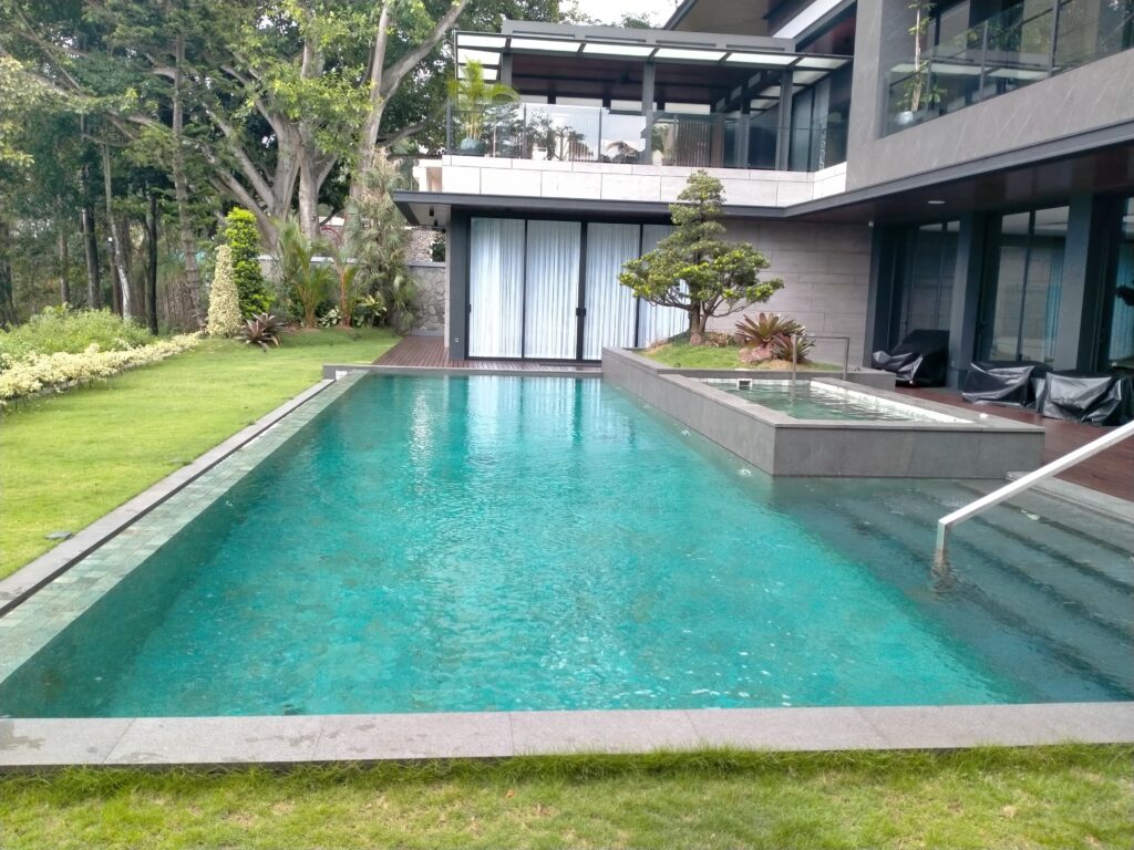konstraktor kolam renang profesional