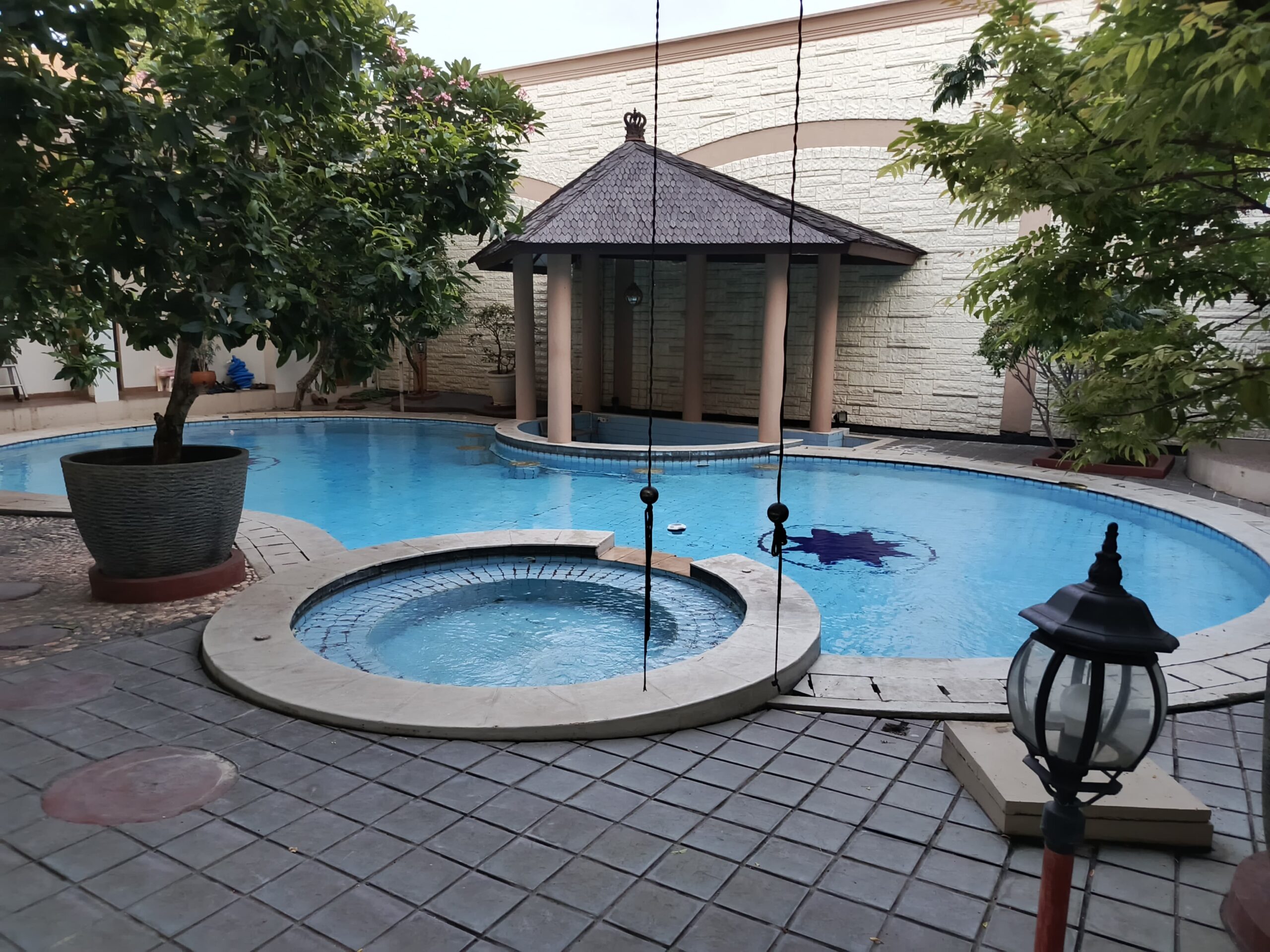 kontraktor kolam renang