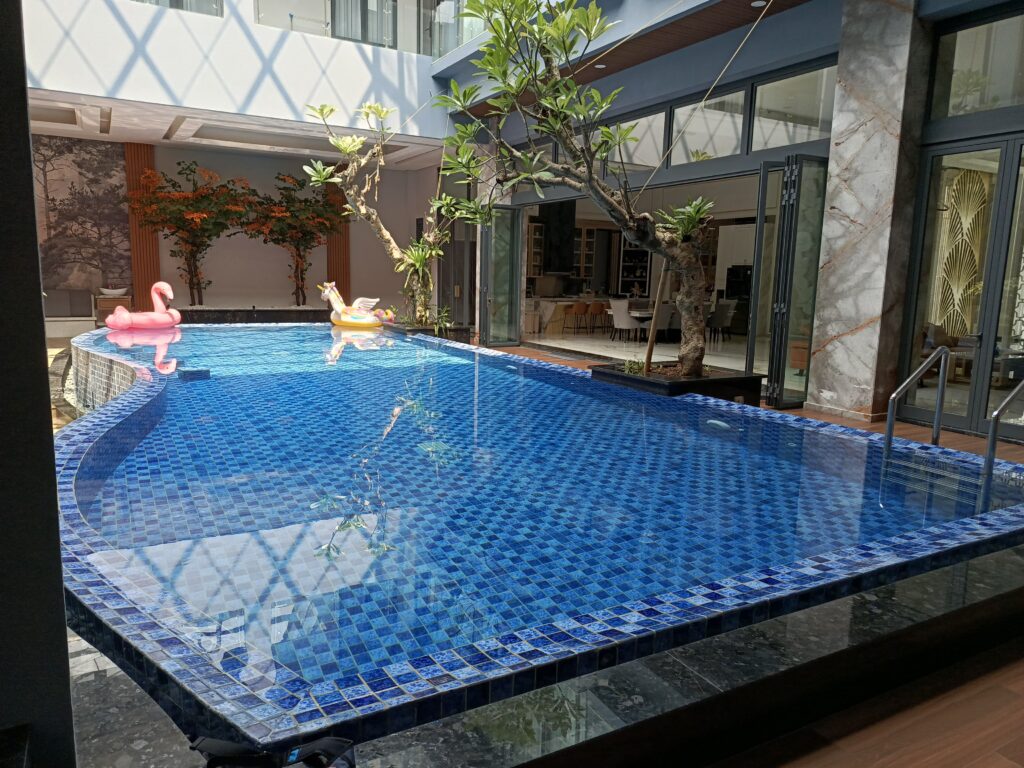 biaya kolam renang rumah